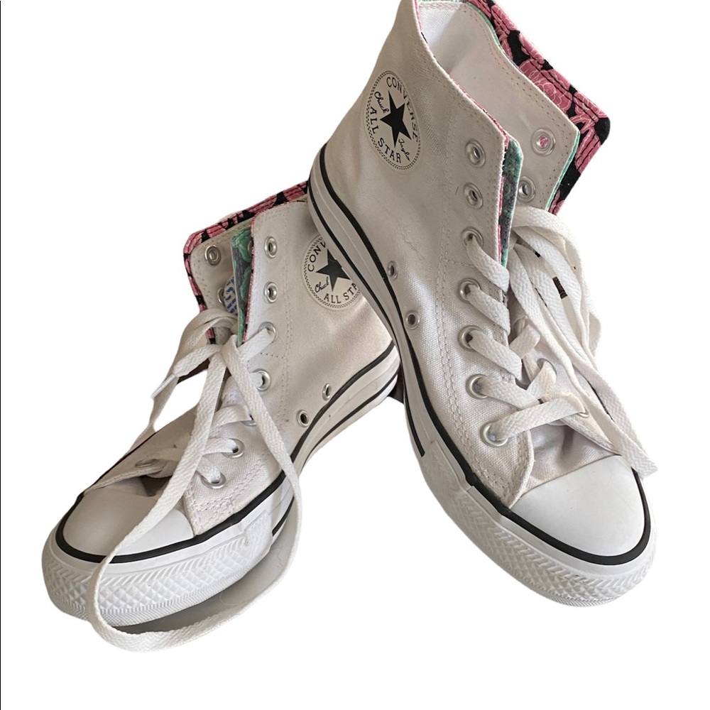 Converse Chuck Taylor All Star High Top/ Size 7 Women’s and 5 in Men